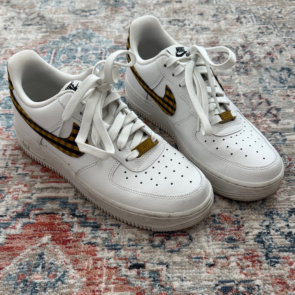 Nike White and Black Checkered Sneakers